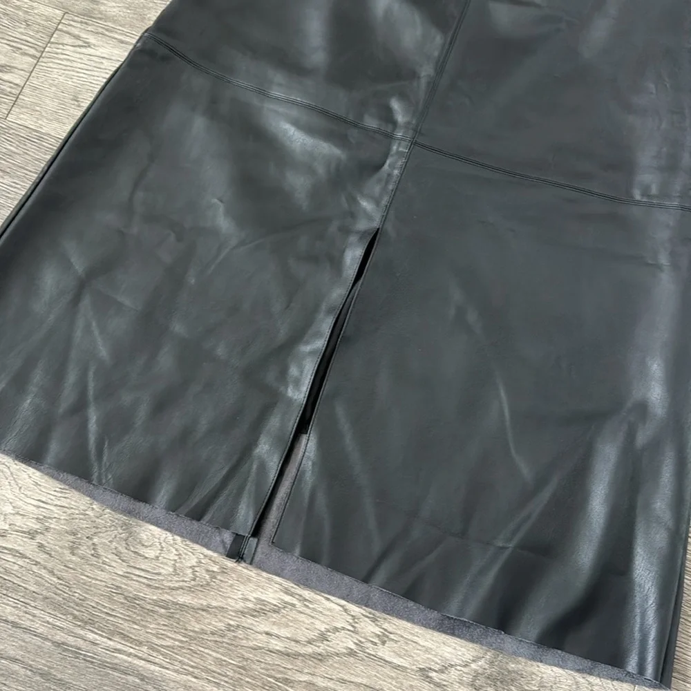 🌼WHO WHAT WEAR🌼 Black Vegan Leather Midi Skirt, Size 6